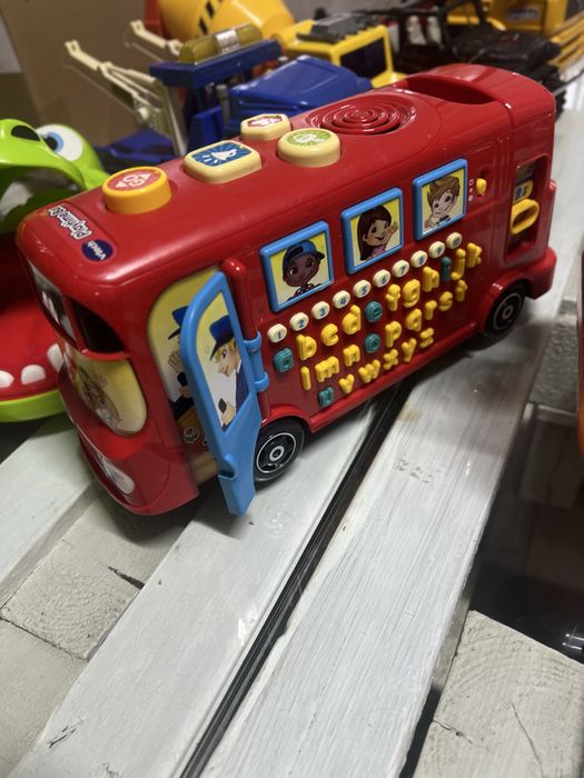 Игрушки детские, развивающие, машинки.