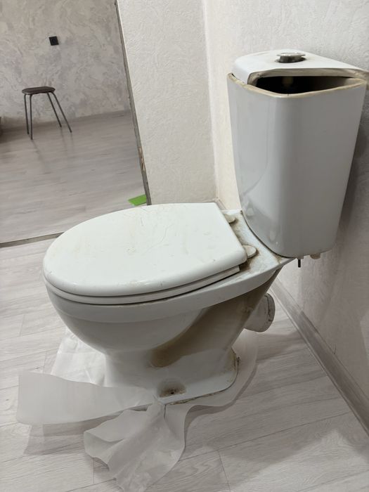 Продам унитаз на стройку. Самовывоз район детсад автопарк.