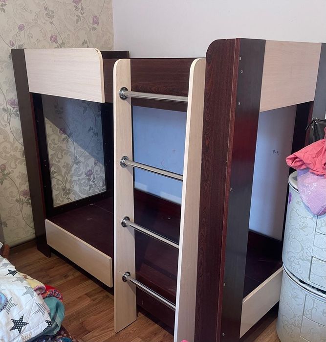 Детский кровать.