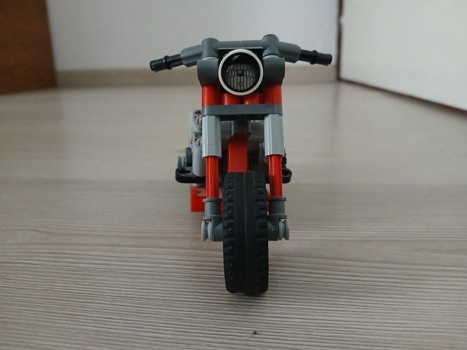 Lego Technic motocicletă