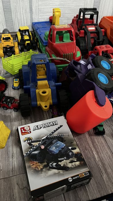 Продам игрушки машинки
