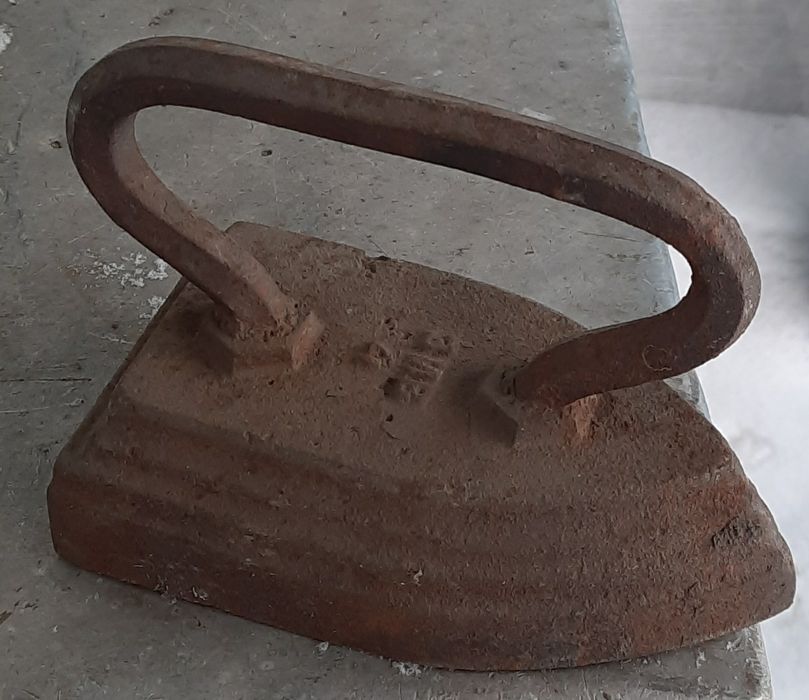 Продам утюг, гирю раритет