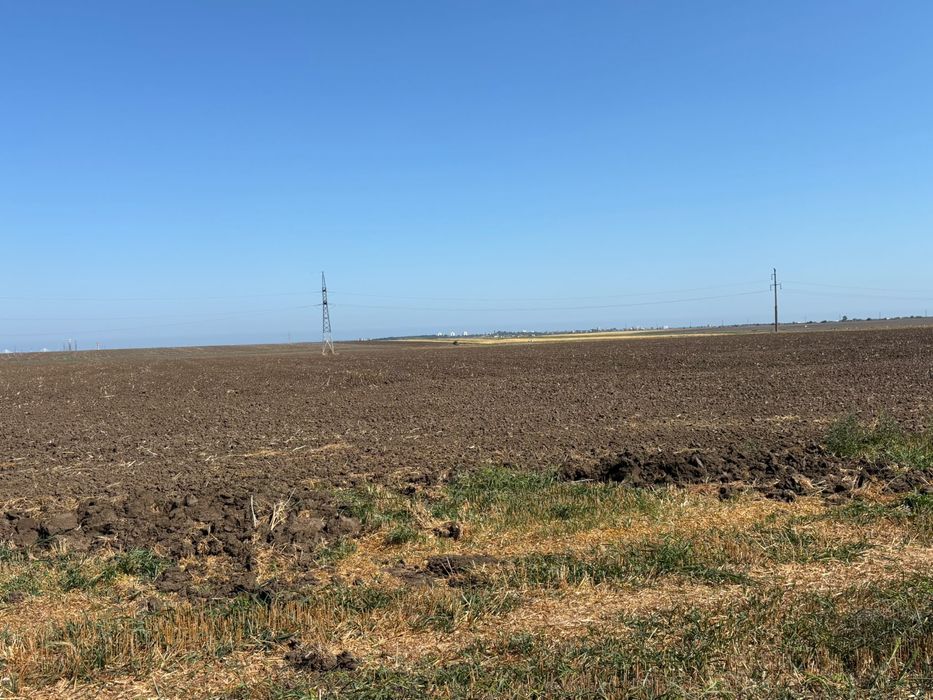 TEREN 15.000 MP Agigea extravilan cu front 102,64 m acces auto și PUZ pentru intrare în intravilan menționat în C.U.