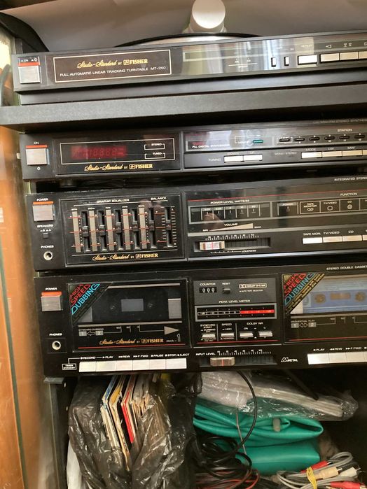Linie audio  FISHER cu Rack de sticla pe roti