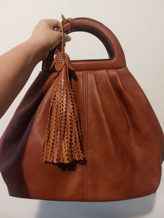 Дамска чанта в бежов цвят