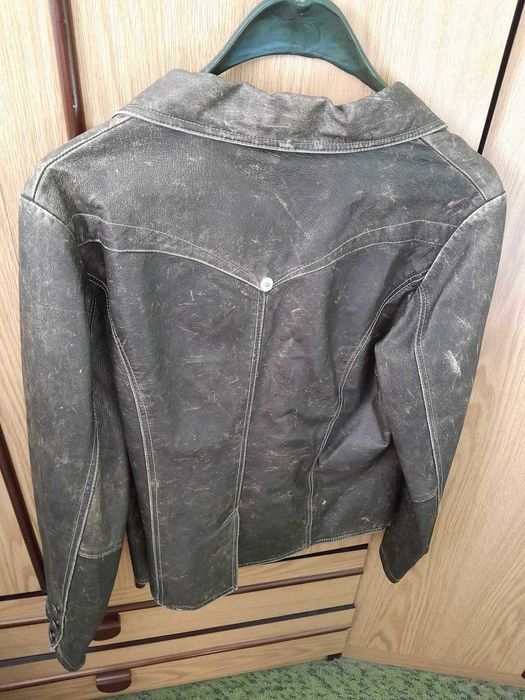 Дамско кожено сако от естествена кожа.