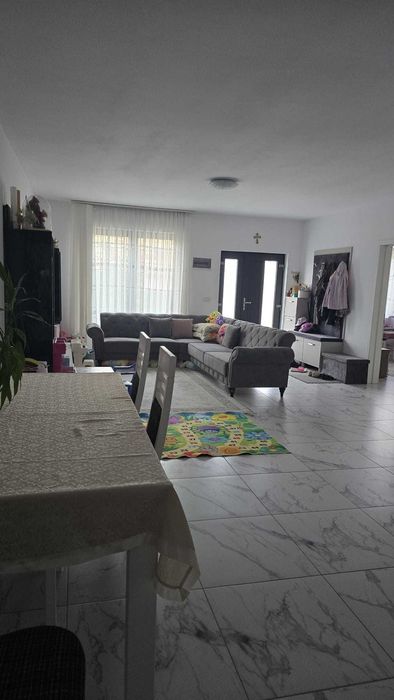 Casă tip duplex de vânzare – 198 mp, Rădăuți