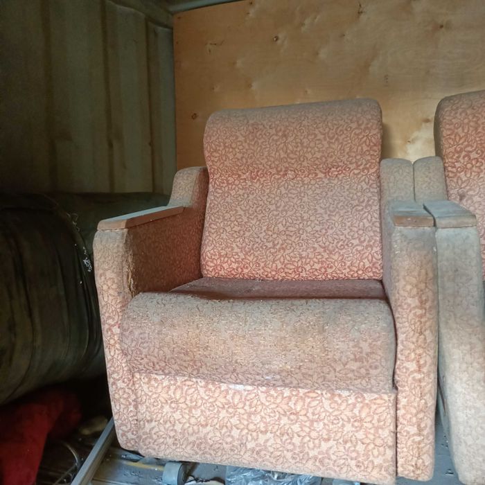 Екі бөлме креслосы сатылады