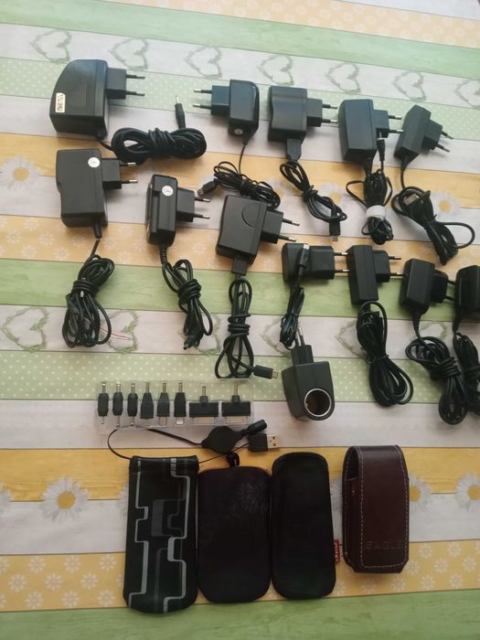 Стари Ретро Телефони и Зарядни.