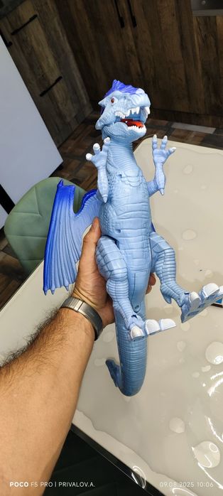 Дракон (игрушка на батарейках)