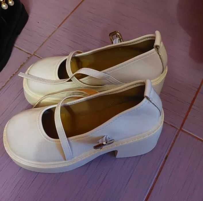 Pantofi casual talpă înaltă în trend