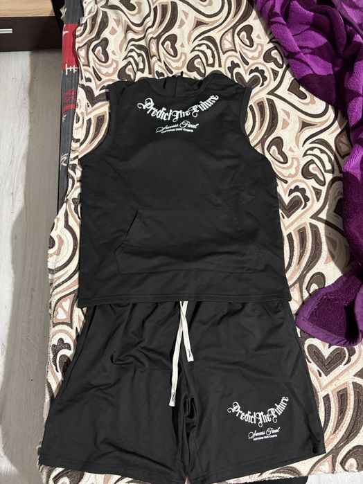 Продавам мъжки екип