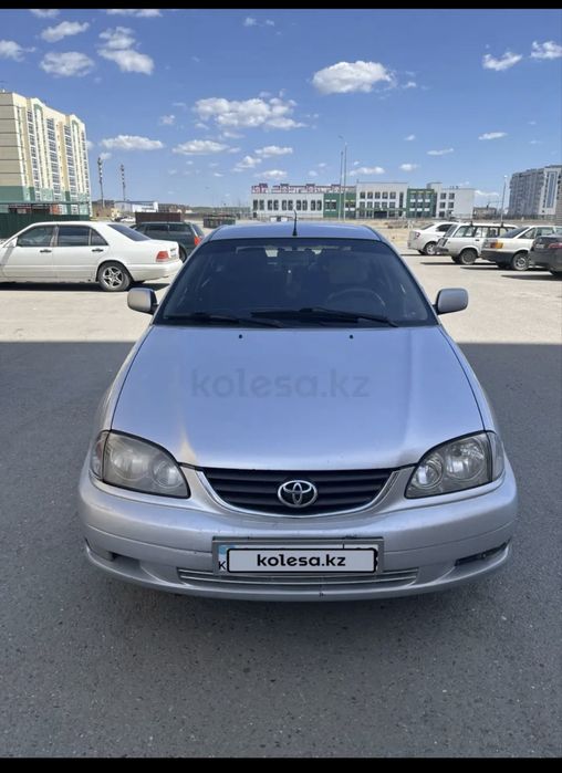 Машина Toyota Avensis