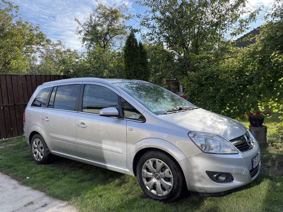 Vând Opel Zafira!