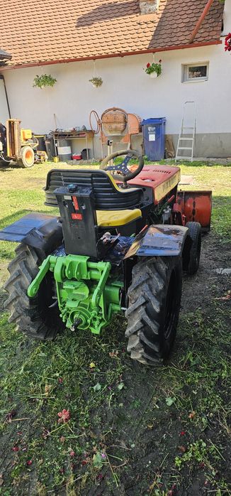 Tractoras agria cu lama pentru zapada