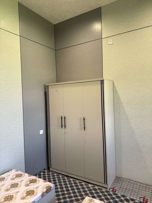 3eshik shikafimiz balandligi 193sm,eniga 135sm, oynasi hohishizga qara