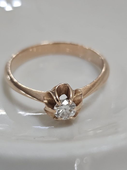 583 кольцо с бриллиантом