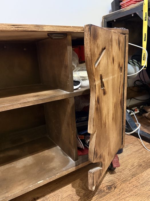 Дизайнерски ръчноизработен ТВ шкаф от масив