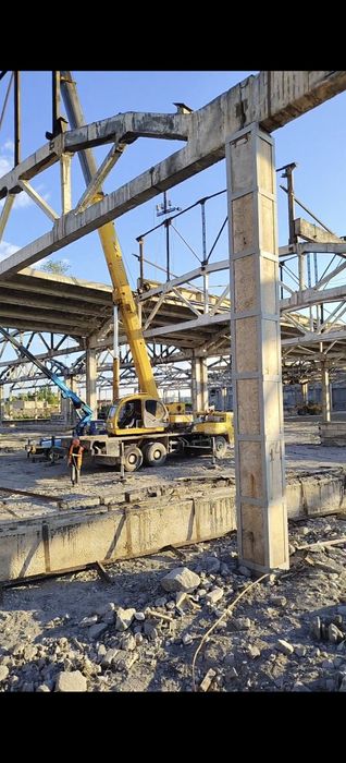 Колоны со стоканом в Астане