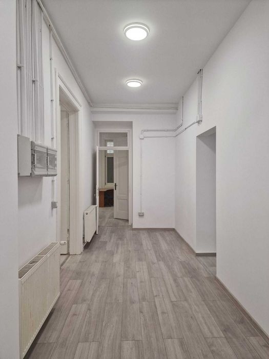 Inchiriez spatiu birouri  Piata Unirii recent renovat - PRIMA INCHIRIERE 13 EUR/mp