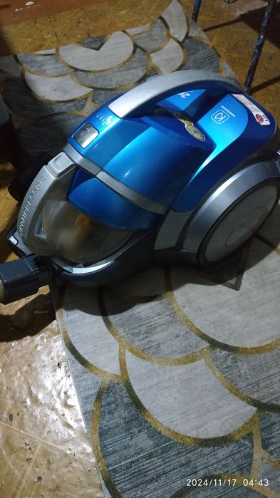 Продам пылеесоос LG 2000w