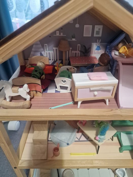 Куклена къща с мебелите