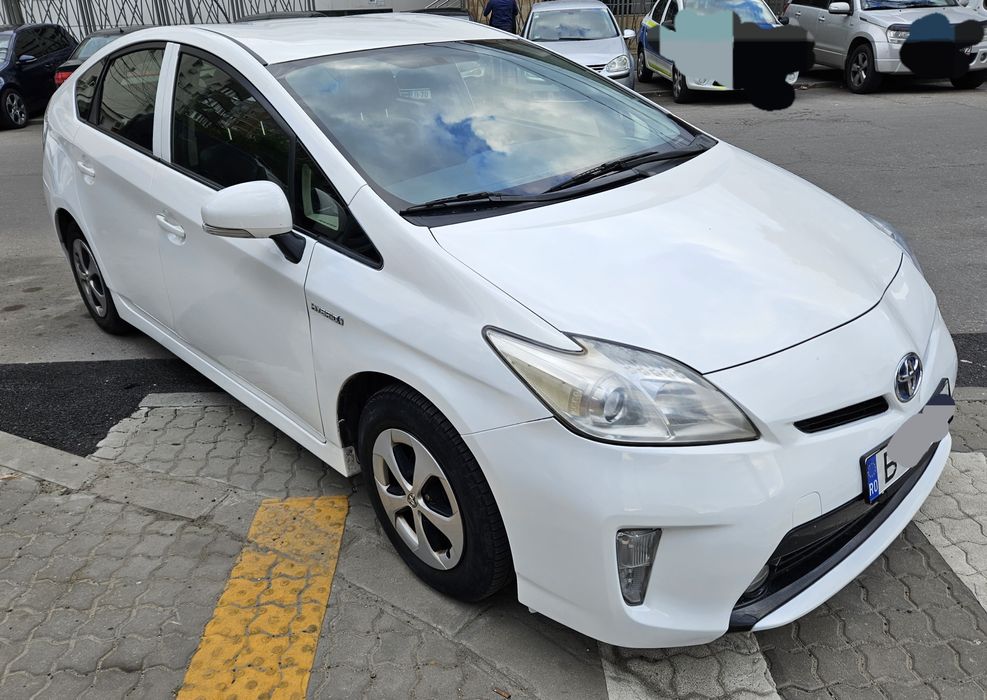 Inchiriez Prius 3 face lift UBER- BOLT