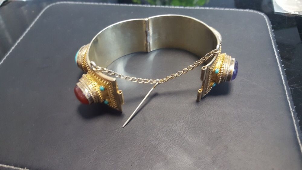 Уникат! Дамска сребърна с камъни и позлата гривна