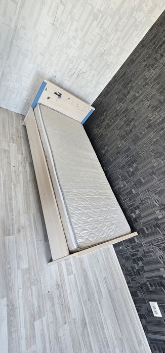 Продам односпальные кровати 200 на 100 с матрасом бу в отличном состоя