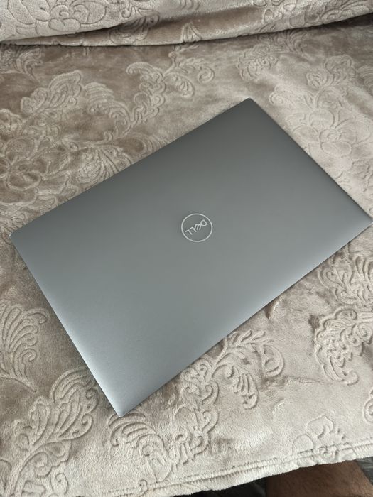 Vând Dell Precision 5750