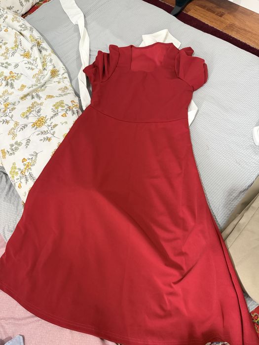 Красное платье с бантикам сзади
