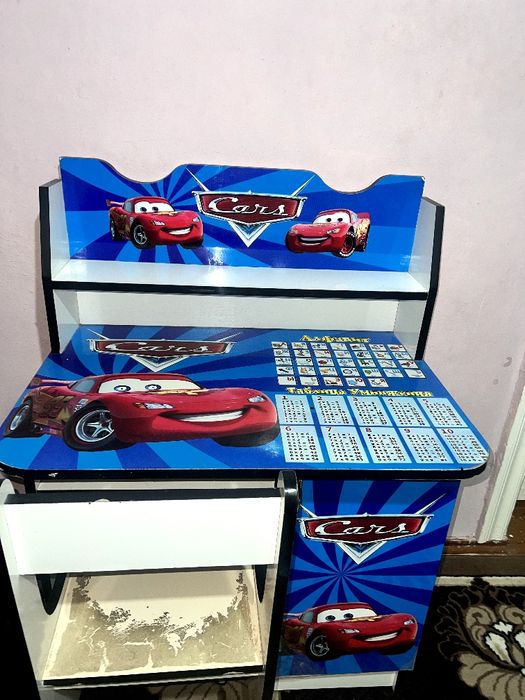 Bolalar uchun dars qilishga muljallangan stol stullar