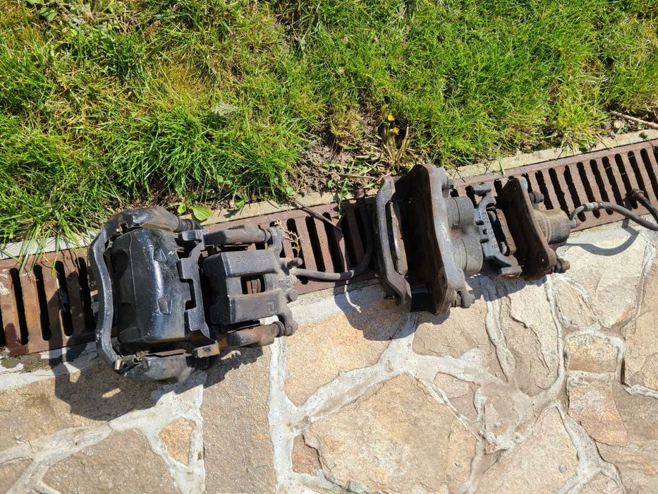 Спирачни апарати , задни дискове и накладки nissan infiniti