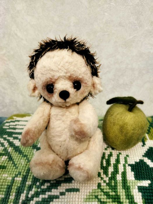 Игрушки интерьерные -ёжики