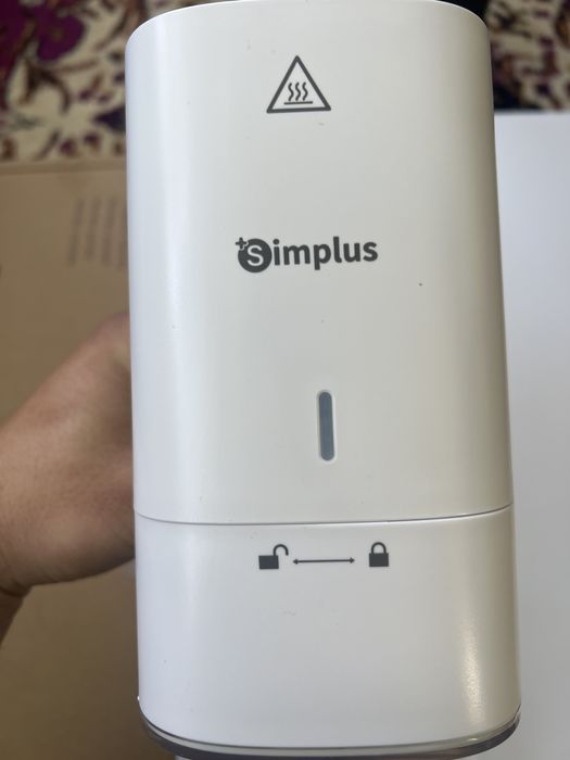 Aparat de călcat vertical portabil Simplus.