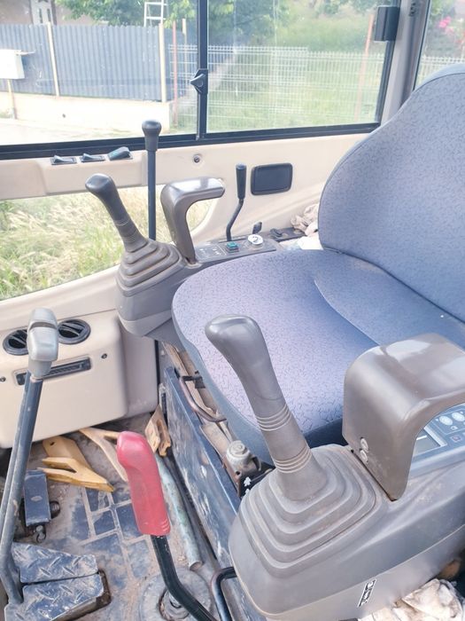 Vând miniexcavator în stare foarte buna