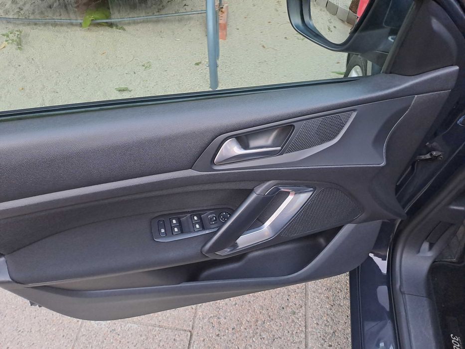 Peugeot 308 2014 diesel, 6.227 € — imagine 4