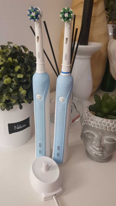 Set 2 periuțe electrice nou