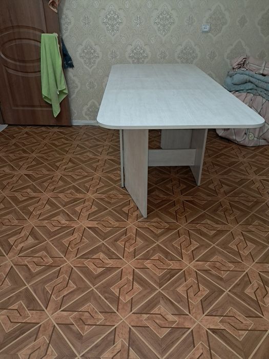 Продам стол книжку