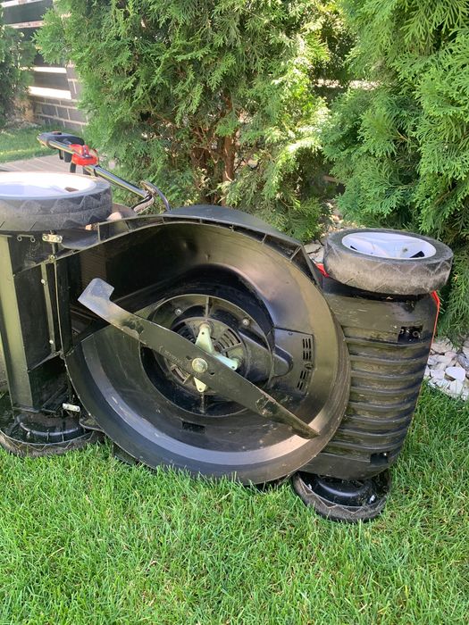 Macină de tuns iarba electrică
