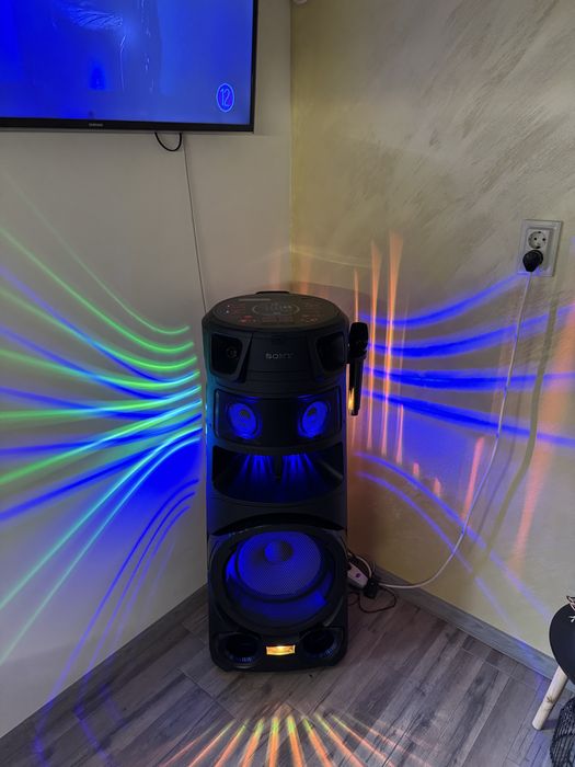 SONY  модел  MHC-V83D