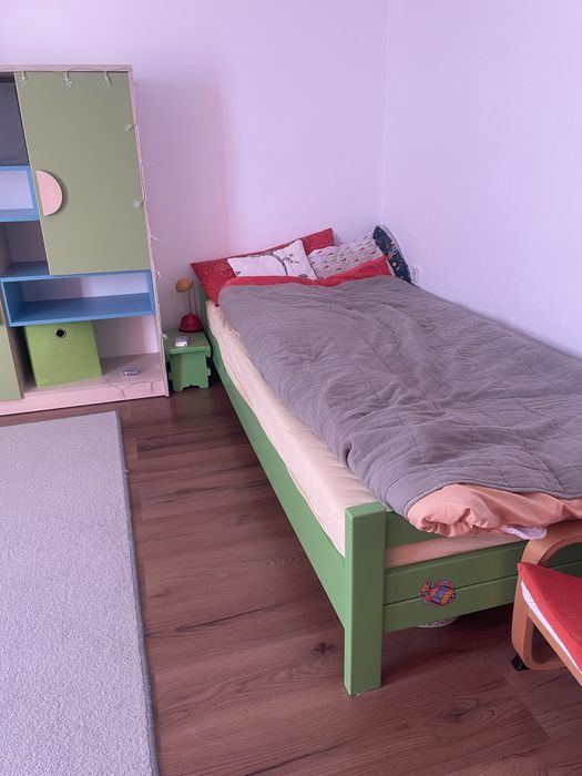 Cameră completă copii  – Pat, 2 Dulapuri, Birou, Corp depozitare + TV și Scaun CADOU