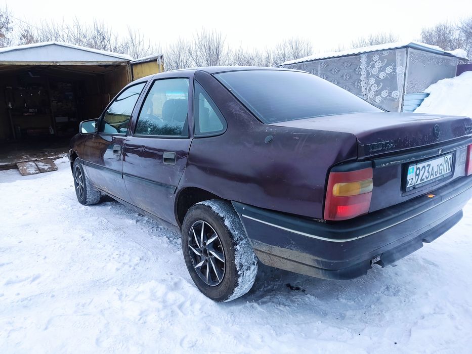 Опель Вектра седан 1.6
