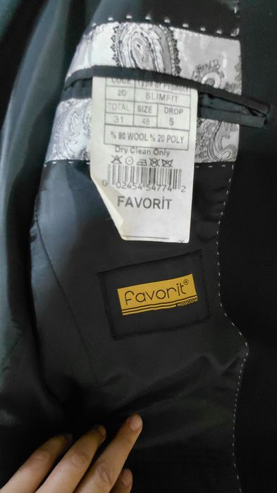 Продам строгий черный костюм