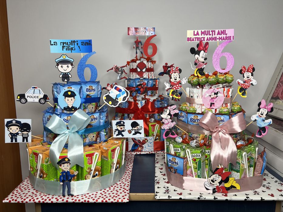 Tort din dulciuri ambalate