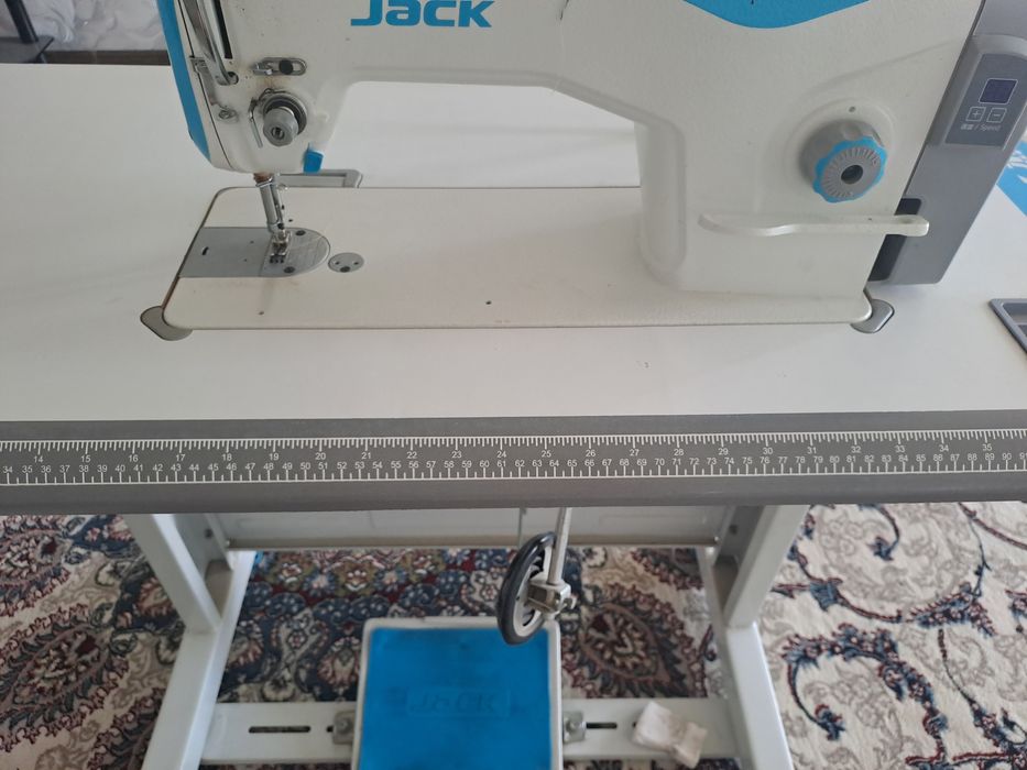 JACK tikuv mashinasi