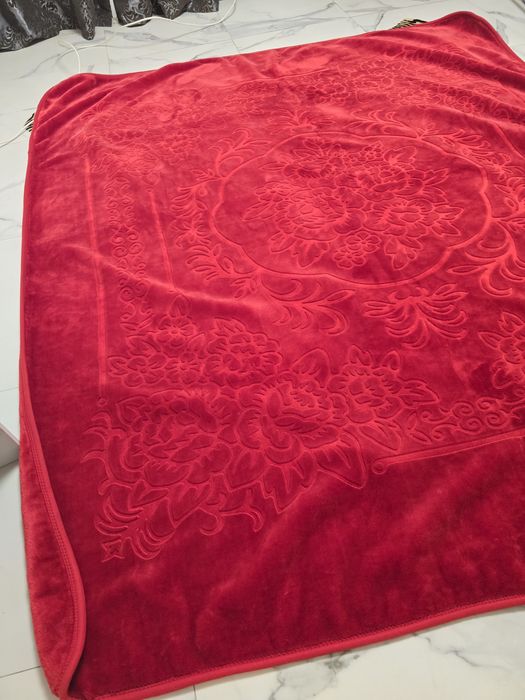 Pilota bumbac, noua, cadou pătură rosie