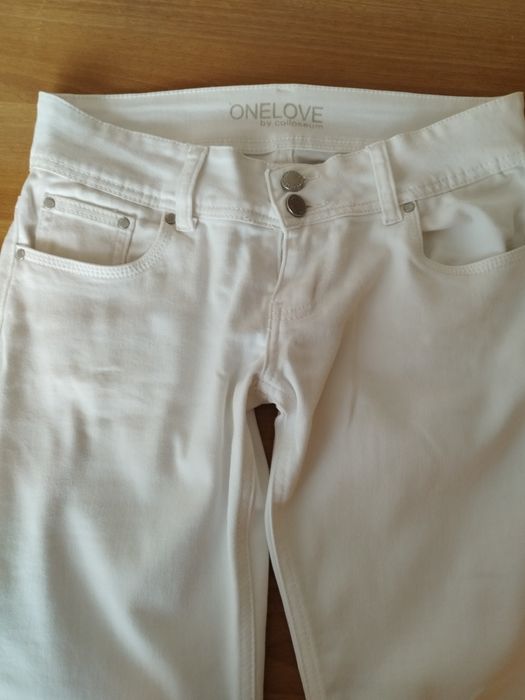 Vând blugi noi din Italia 3 perechi