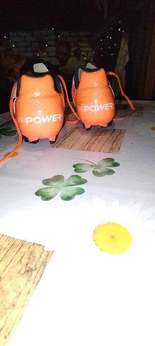 Футболни обувки за тренировки и игра навън