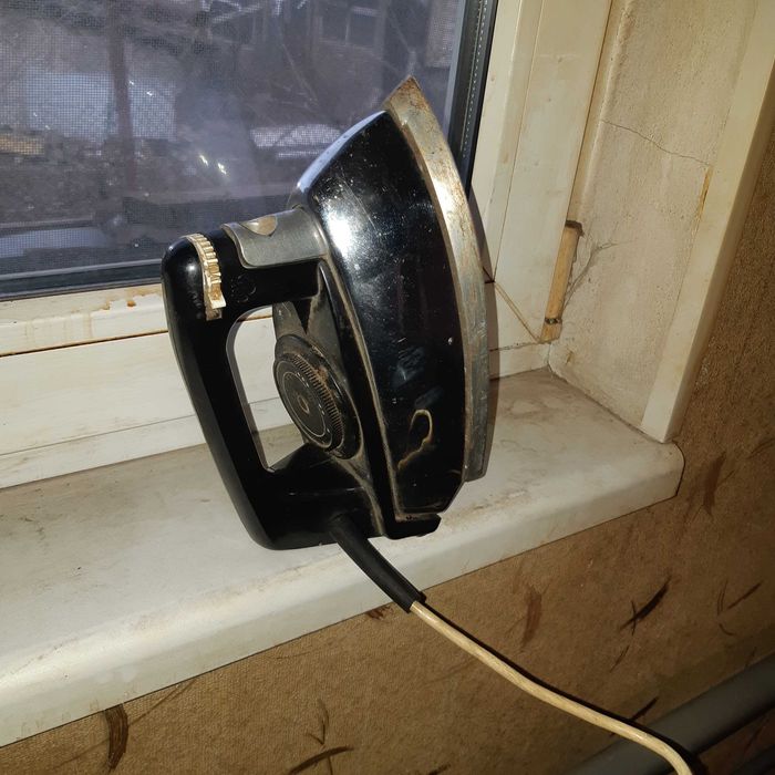 Стара ютия-електрическа